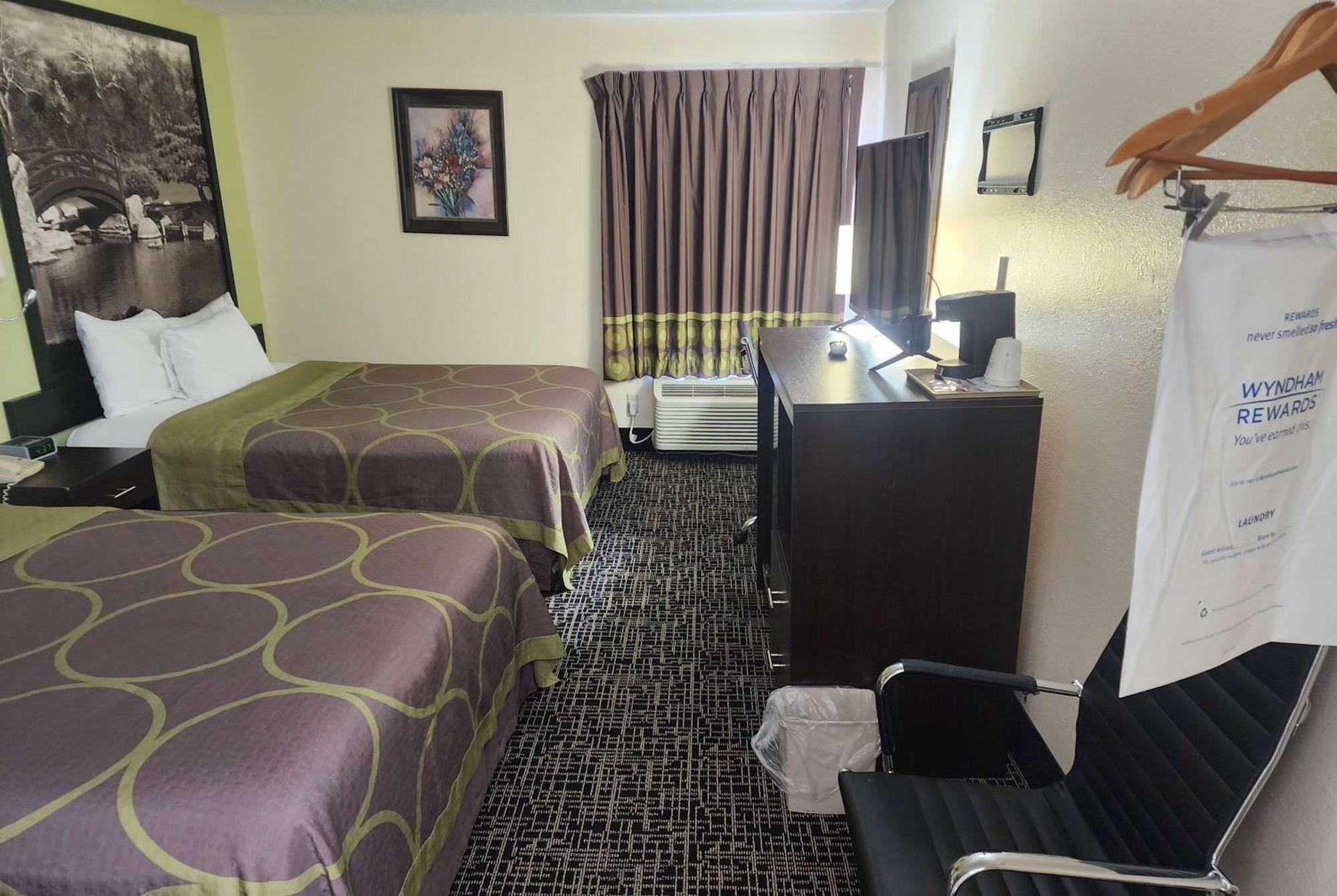 Super 8 By Wyndham Galesburg Hotel Buitenkant foto