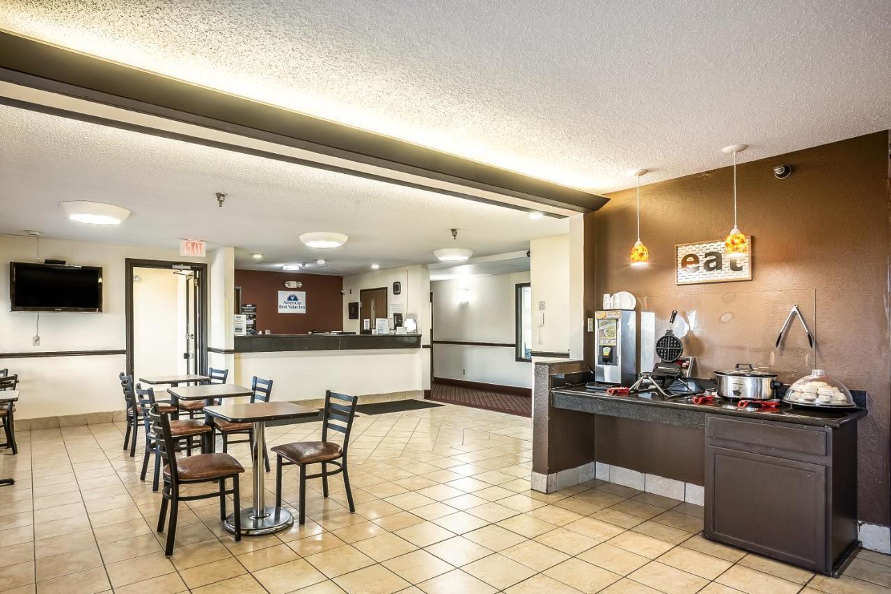 Super 8 By Wyndham Galesburg Hotel Buitenkant foto